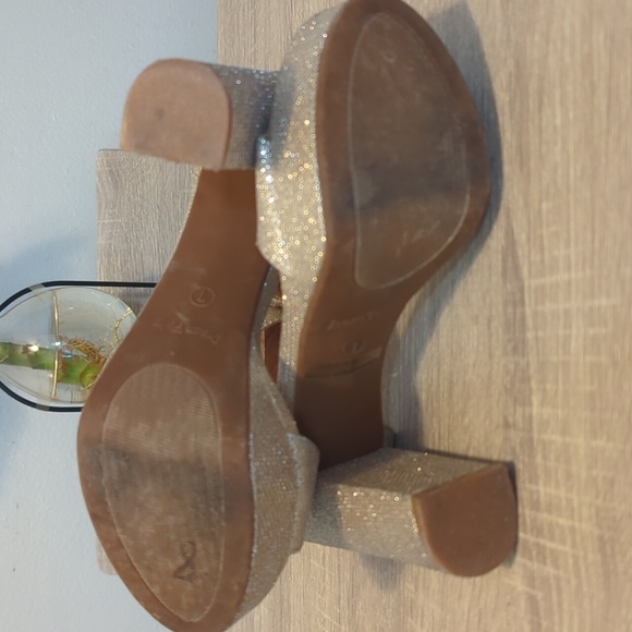 Dream Pairs Gold Chunky Heels - Picture 7 of 10